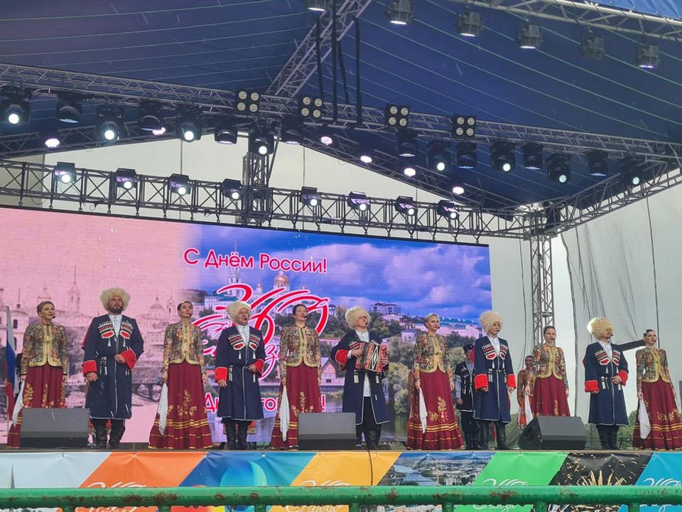 Ансамбль «Казачья застава» выступил на торжественном мероприятии у «Ростка» Ансамбль «Казачья застава» выступил на торжественном мероприятии у «Ростка»